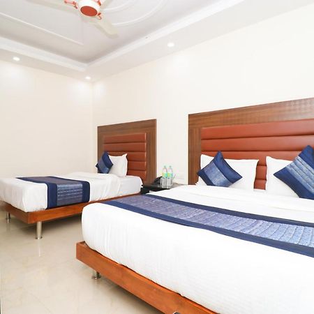 Hotel Belwood Suites - Near New Delhi Airport ภายนอก รูปภาพ