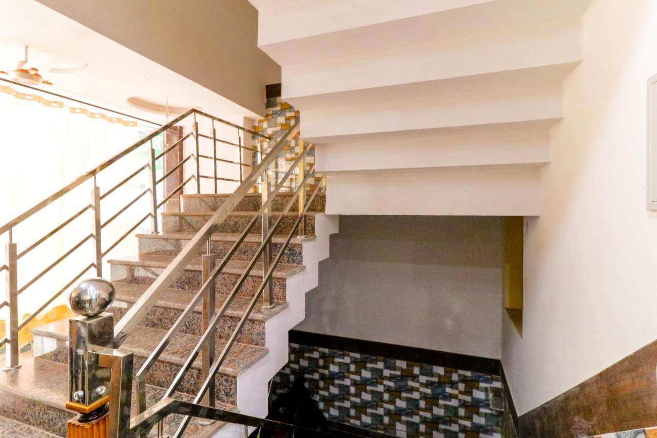 Hotel Belwood Suites - Near New Delhi Airport ภายนอก รูปภาพ