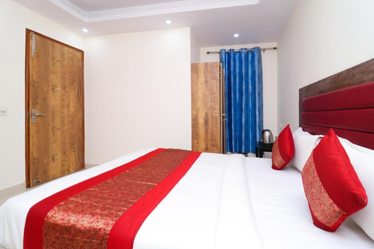 Hotel Belwood Suites - Near New Delhi Airport ภายนอก รูปภาพ