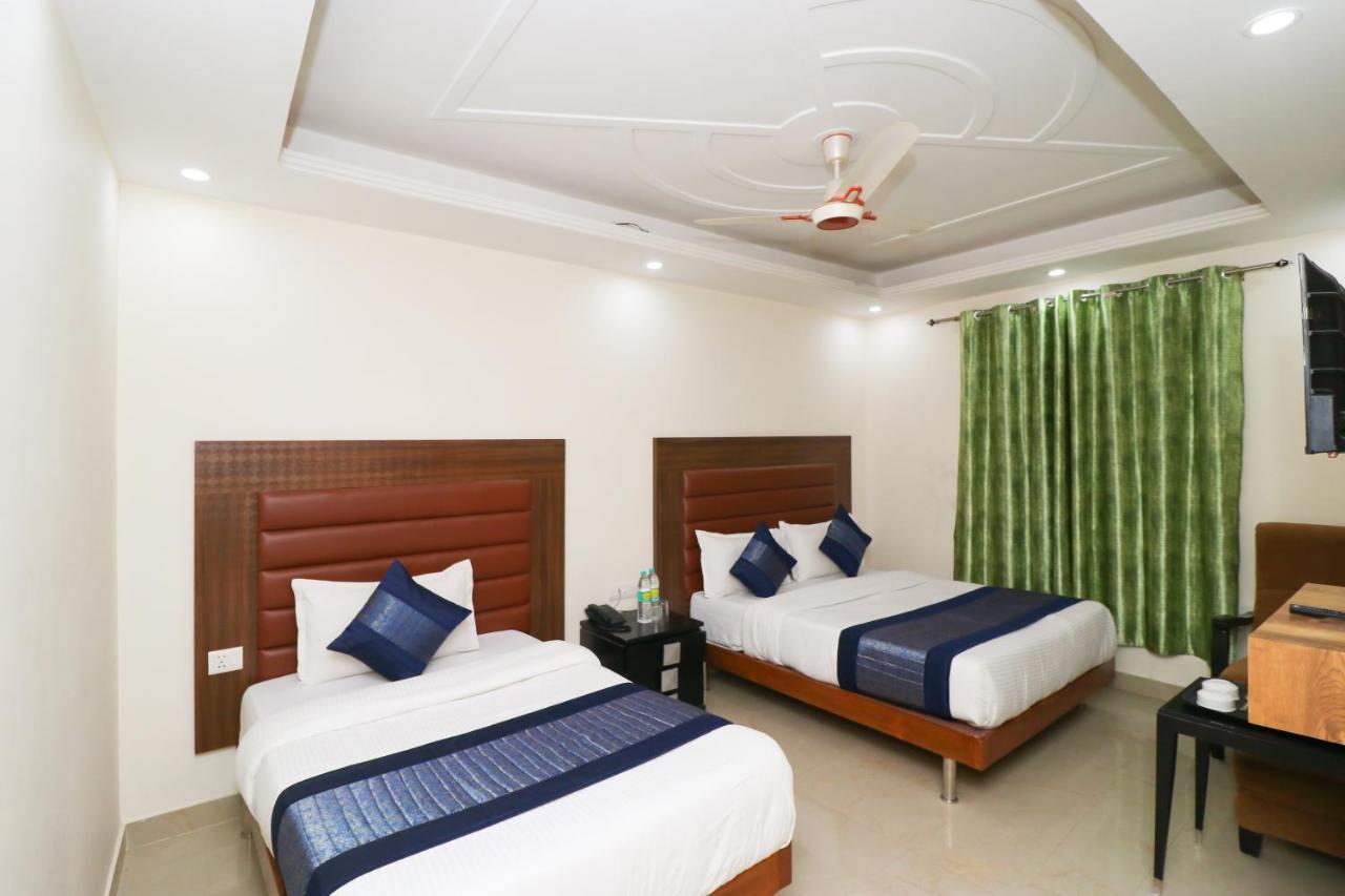 Hotel Belwood Suites - Near New Delhi Airport ภายนอก รูปภาพ