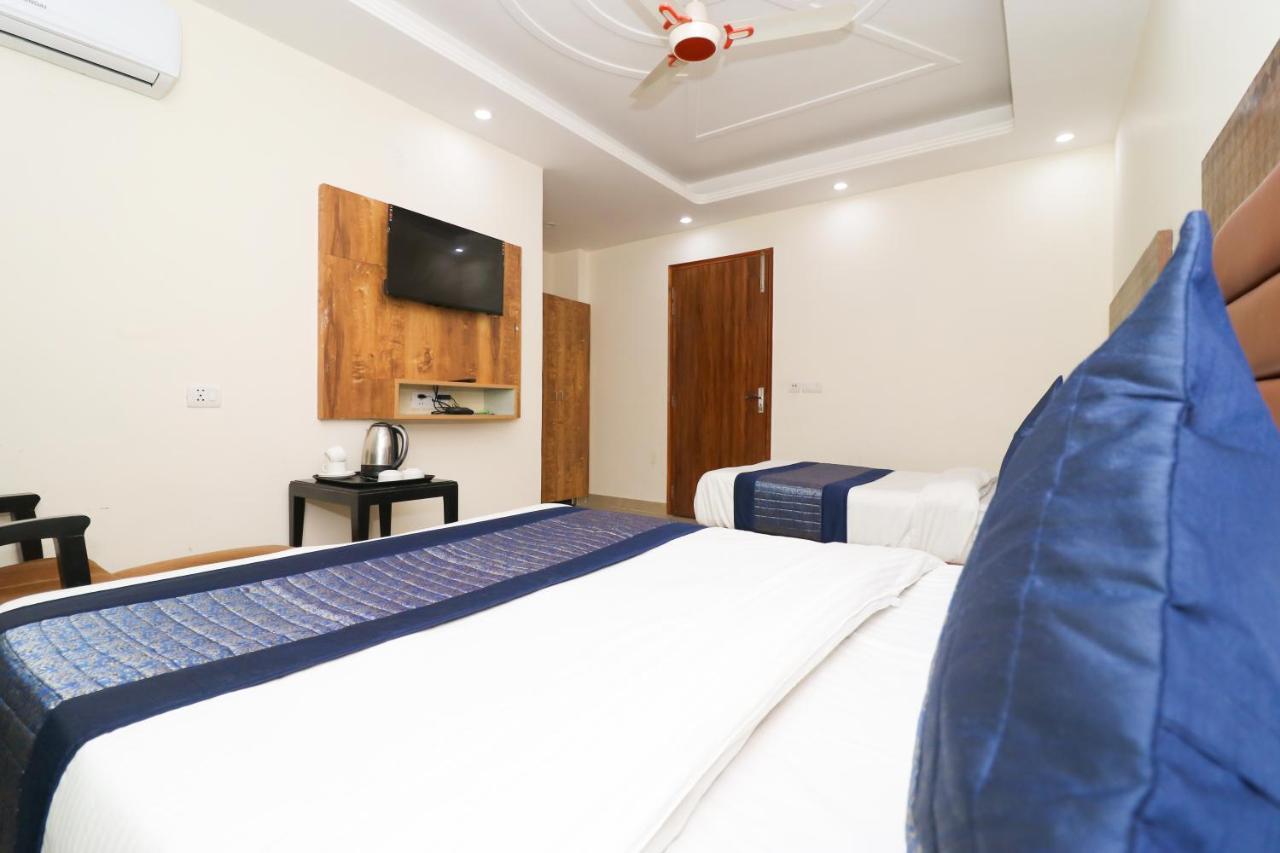 Hotel Belwood Suites - Near New Delhi Airport ภายนอก รูปภาพ