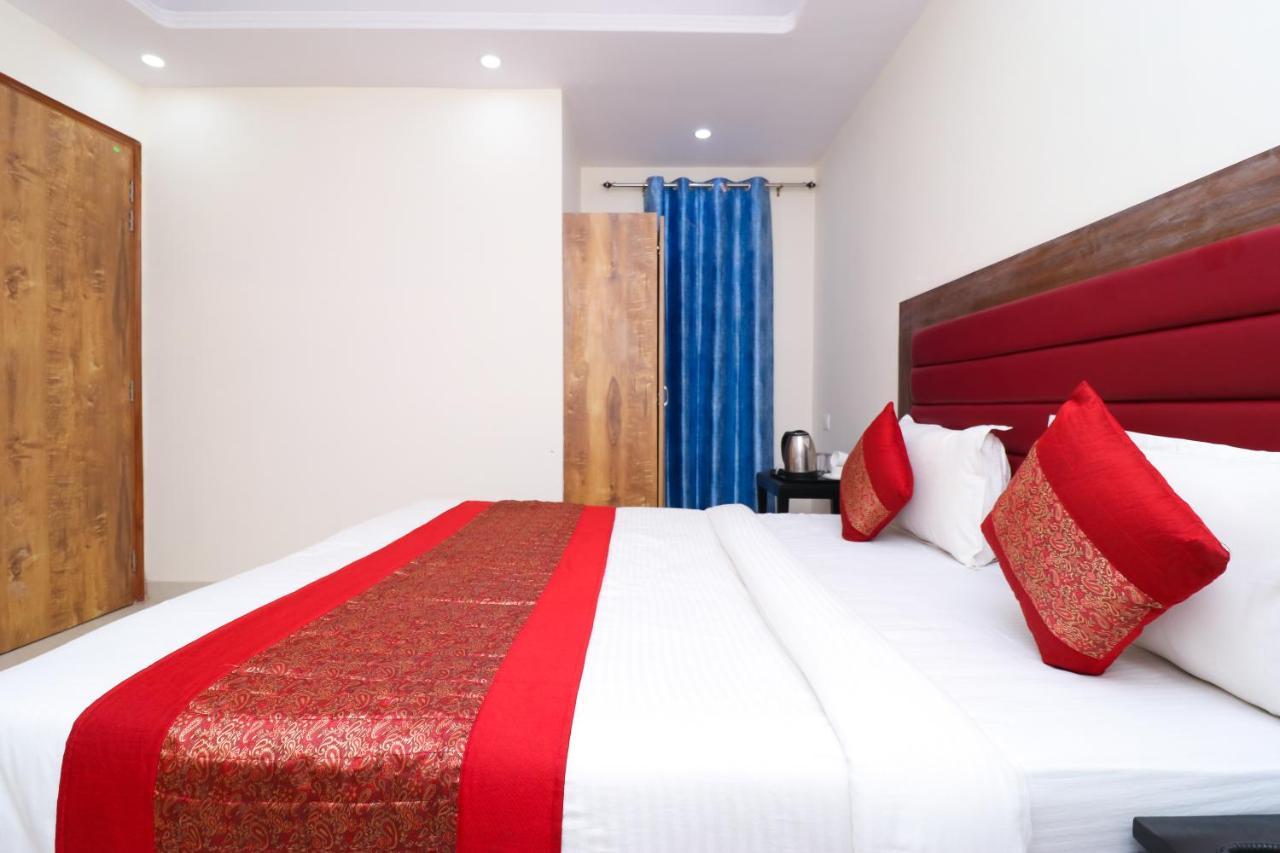 Hotel Belwood Suites - Near New Delhi Airport ภายนอก รูปภาพ