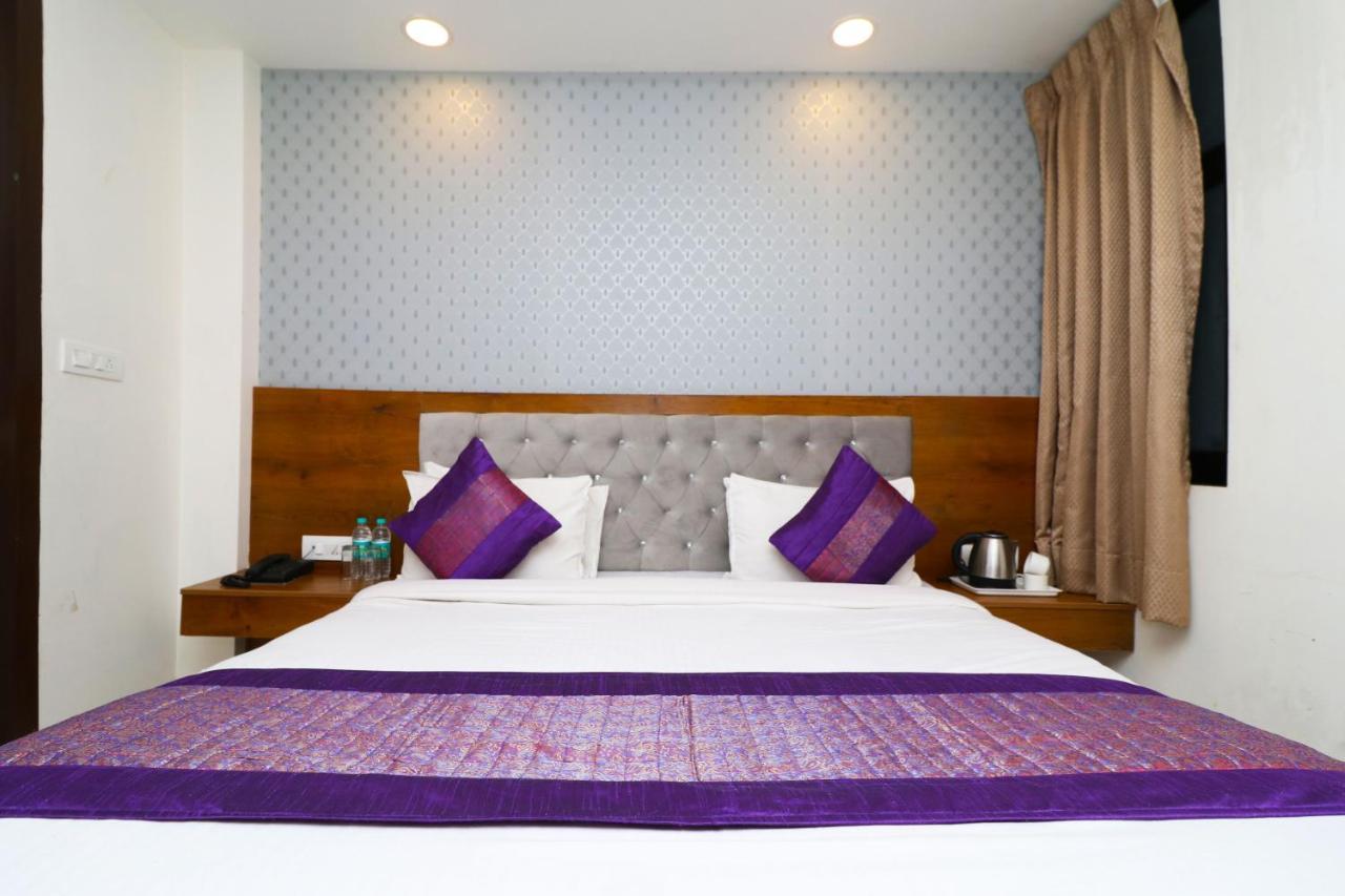 Hotel Belwood Suites - Near New Delhi Airport ภายนอก รูปภาพ