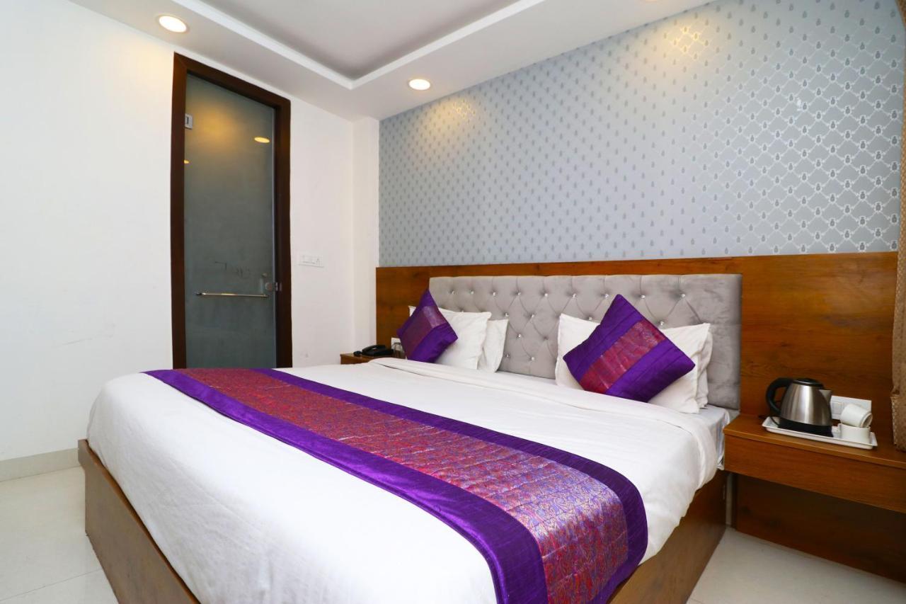 Hotel Belwood Suites - Near New Delhi Airport ภายนอก รูปภาพ