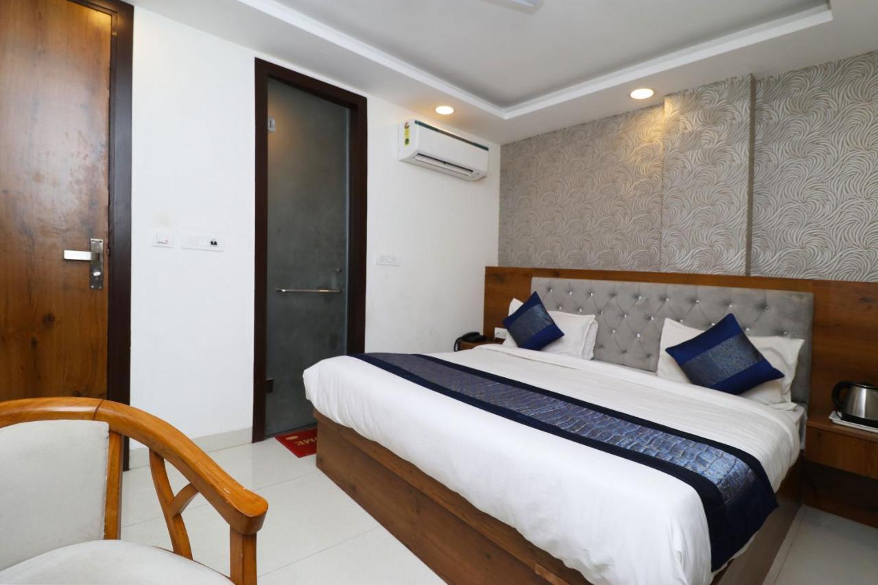 Hotel Belwood Suites - Near New Delhi Airport ภายนอก รูปภาพ