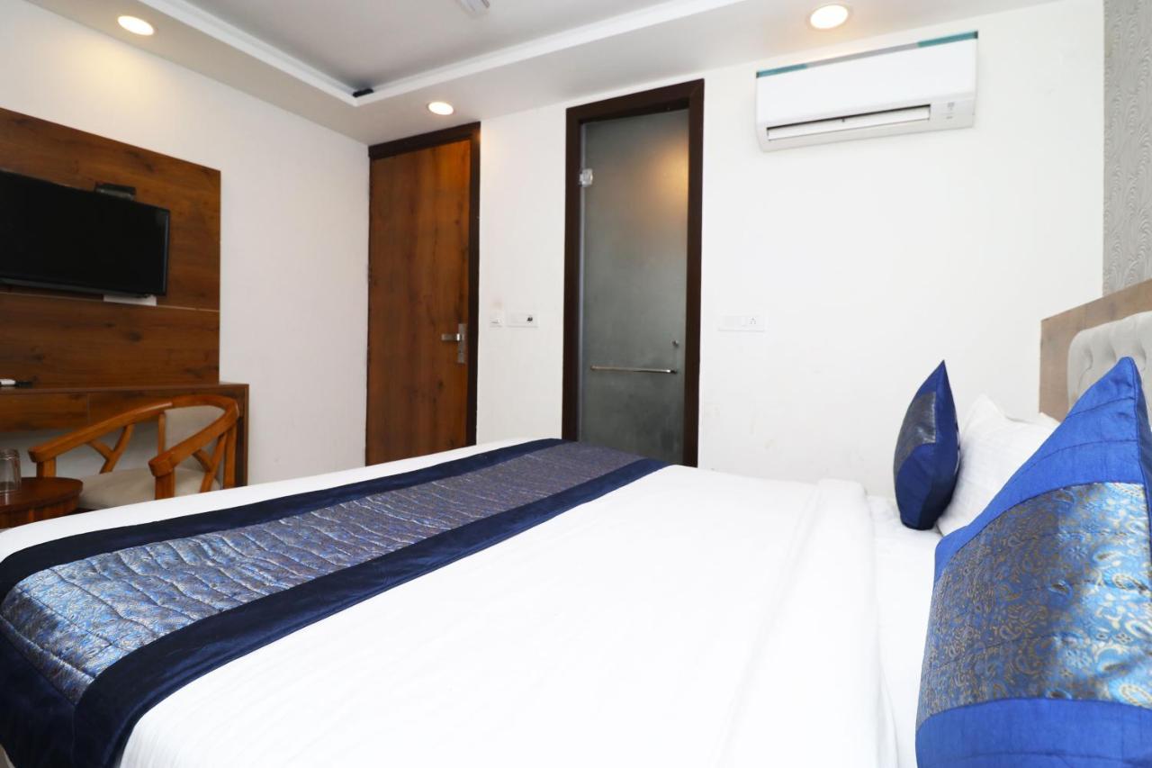 Hotel Belwood Suites - Near New Delhi Airport ภายนอก รูปภาพ