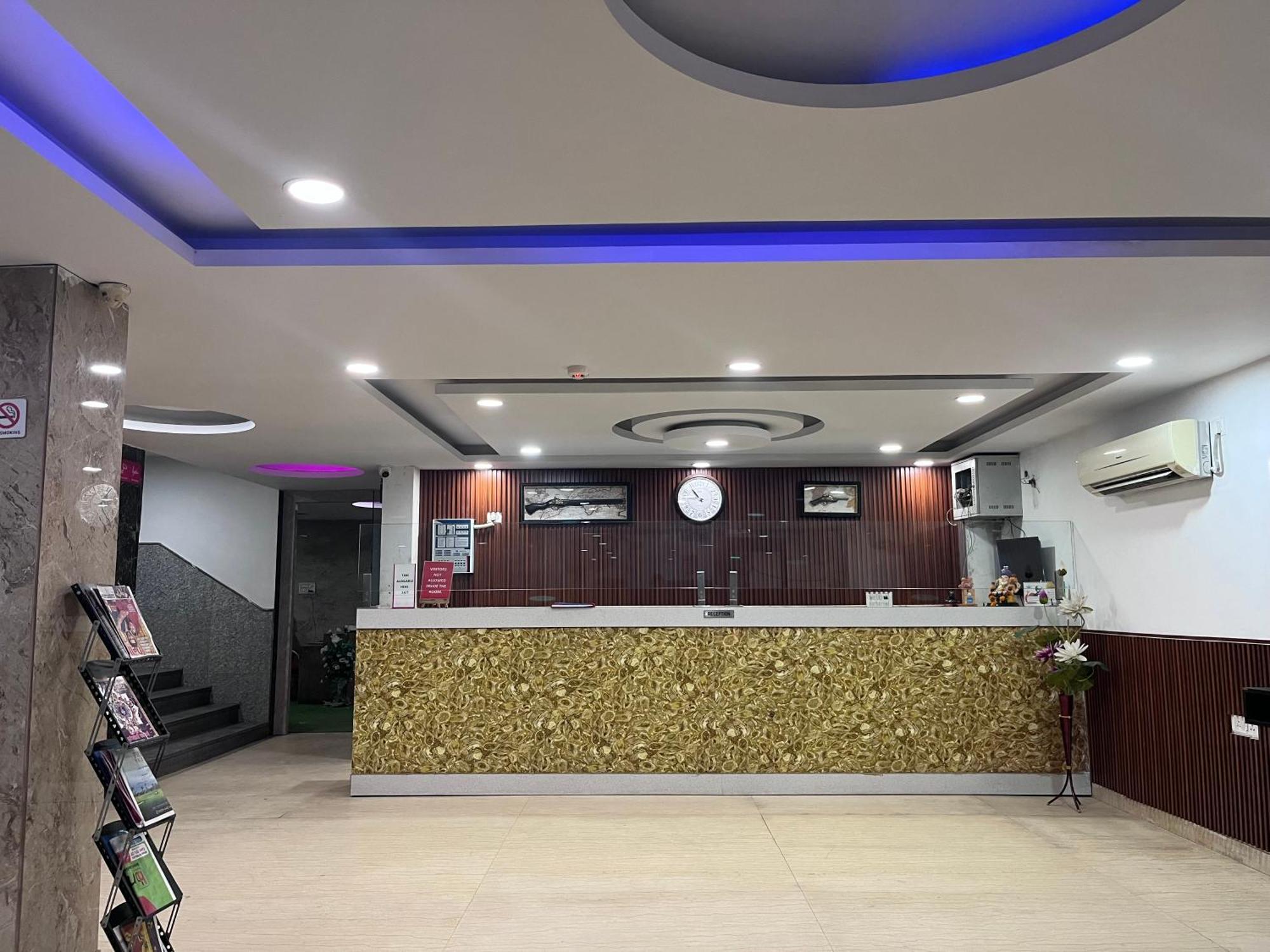 Hotel Belwood Suites - Near New Delhi Airport ภายนอก รูปภาพ