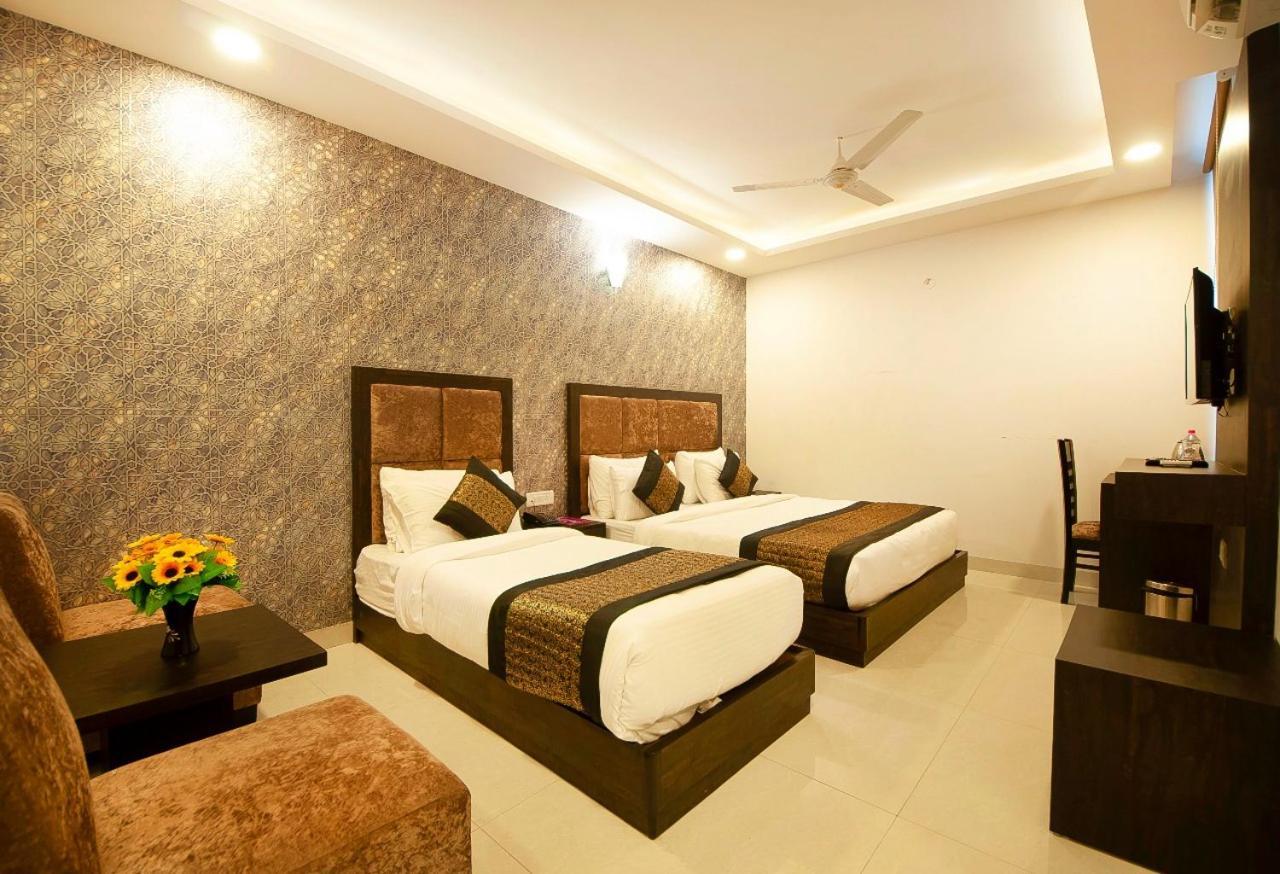 Hotel Belwood Suites - Near New Delhi Airport ภายนอก รูปภาพ